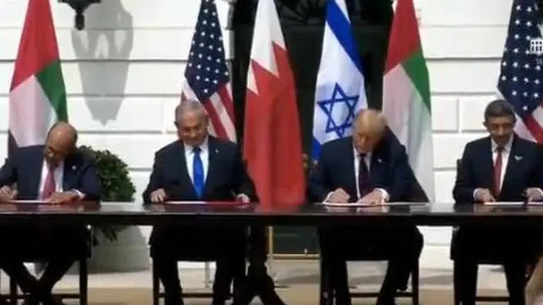 Trump presides over Israel, UAE, Bahrain peace agreement signing in Washington Trump presides over Israel, UAE, Bahrain peace agreement