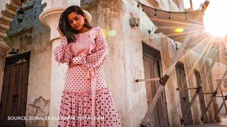 Sonalee Kulkarni's new music video 'Khidkichya Palyad' is out; Watch sonalee kulkarni