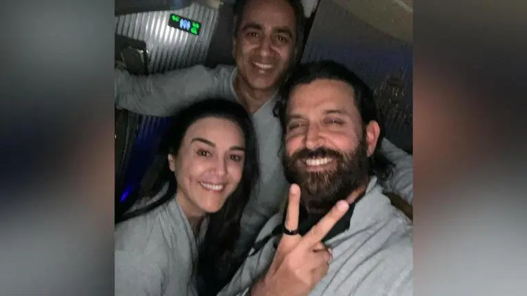 Preity Zinta pens beautiful note for Hrithik as latter helps with her twins on long flight Preity Zinta, Hrithik Roshan, Preity Zinta pens note for Hrithik, Preity Zinta's twins, Preity's friendship with Hrithik, Gia & Jai Goodenough