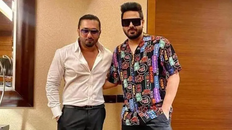 Honey Singh shares picture with singer Alfaaz from hospital; reveals latter is out of ICU Honey Singh