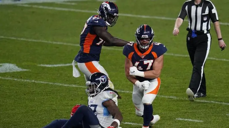 Gostkowski finally delivers in Titans' 16-14 win at Denver