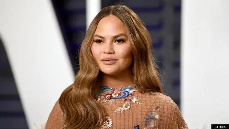 Chrissy Teigen celebrates her 50 day sobriety streak; fans are 'proud' of her Chrissy Teigen