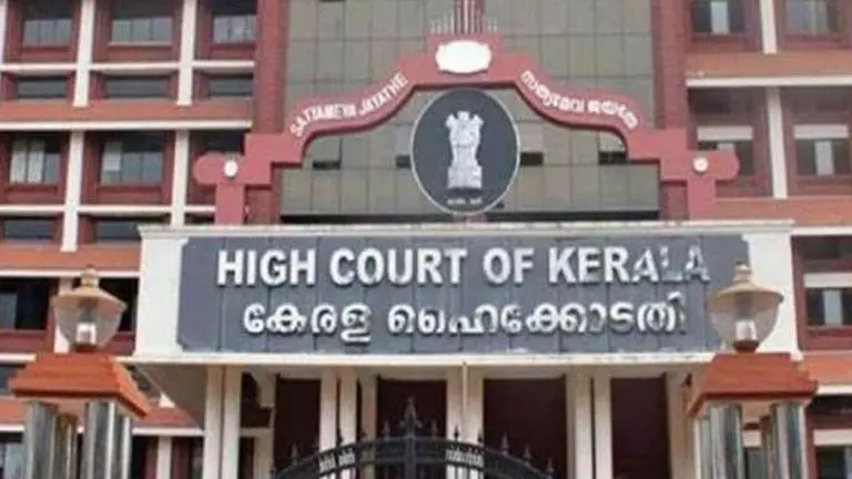 Kerala HC stays govt order on special passes for tipplers to buy liquor