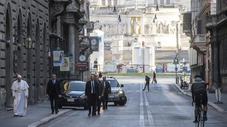 Pope prays for 'anonymous dead' from virus