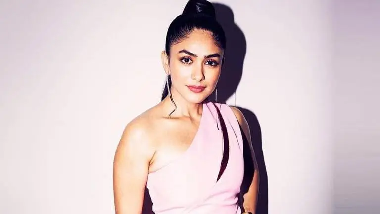 Mrunal Thakur to celebrate her birthday on sets of Vijay Deverakonda starrer VD13 Mrunal Thakur