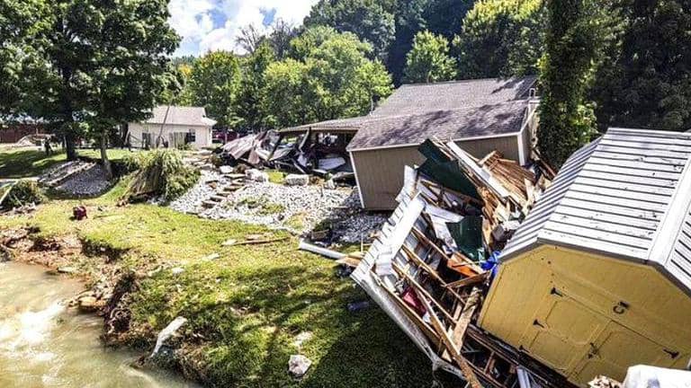 Floods wreak havoc in the US, at least 21 people die & several missing ...