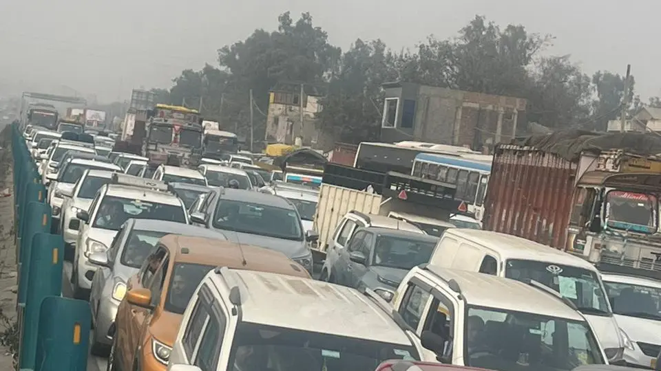 Farmer's Protest Massive Traffic Delhi-Noida