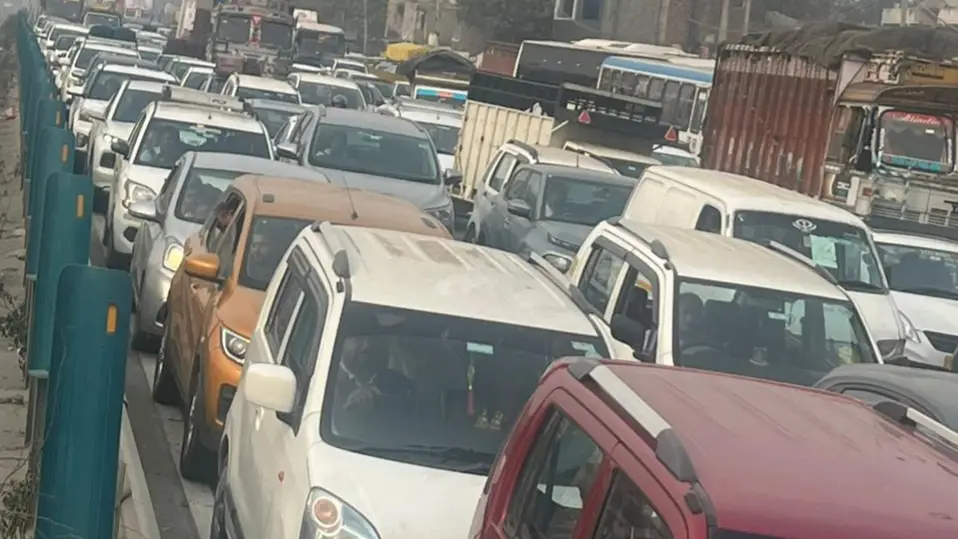 Farmer's Protest: Commuters Stranded For Hours, Massive Traffic Congestion At Singhu Border