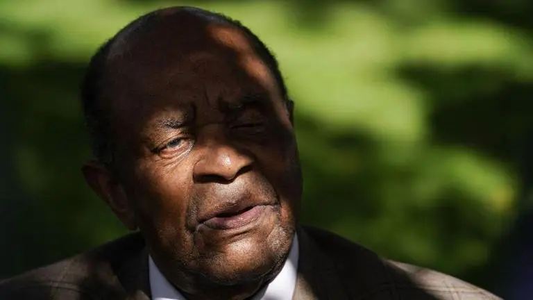 Masters honors Lee Elder with scholarship and a tee shot