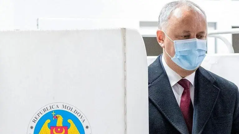 Moldovans vote for president, pro-EU or pro-Russia visions