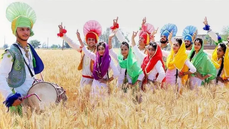 Baisakhi 2022: Happy Baisakhi 2022 wishes, images, quotes, greetings, messages and GIFs Baisakhi 2022, baisakhi celebrations, baisakhi dance, punjabi folk dance, punjabi dancers, punjabi men and women dance