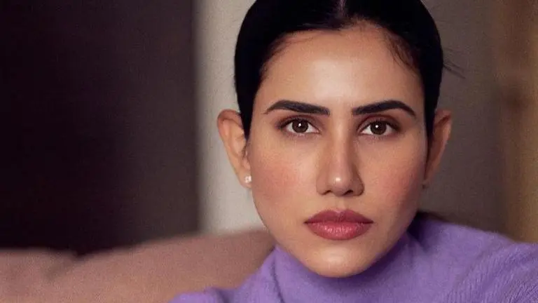 Sonnalli Seygall 'apologises' for wearing designer cast, hits back at trolls Sonnalli Seygall