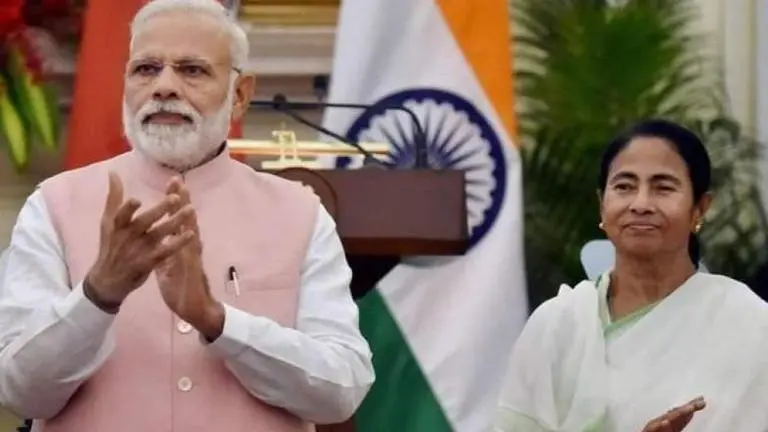 PM calls up Mamata, praises WB govt's role in fighting COVID-19