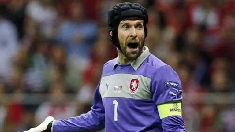 Chelsea registers retired Petr Cech as 'emergency' keeper