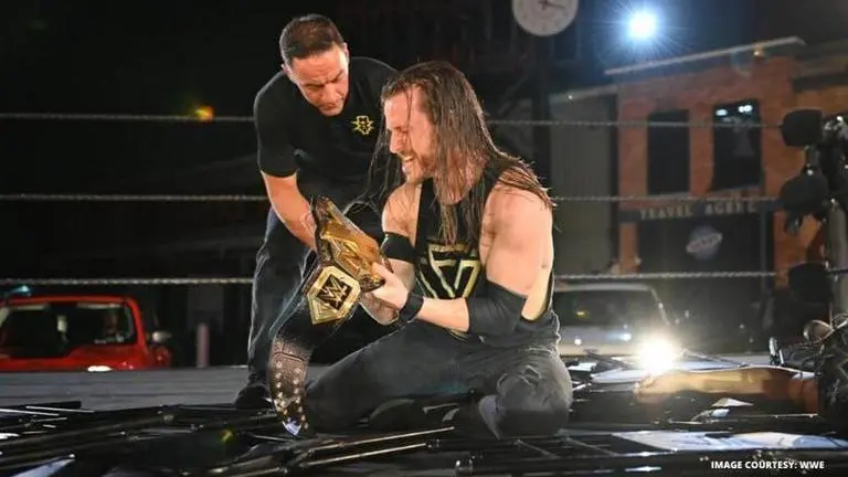 Adam Cole defeats Velveteen Dream to retain his WWE NXT Championship in a Blackout Brawl adam cole