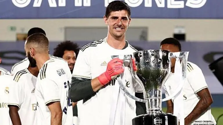 Thibaut Courtois becomes first goalkeeper to win the Zamora trophy with both Madrid clubs thibaut courtois