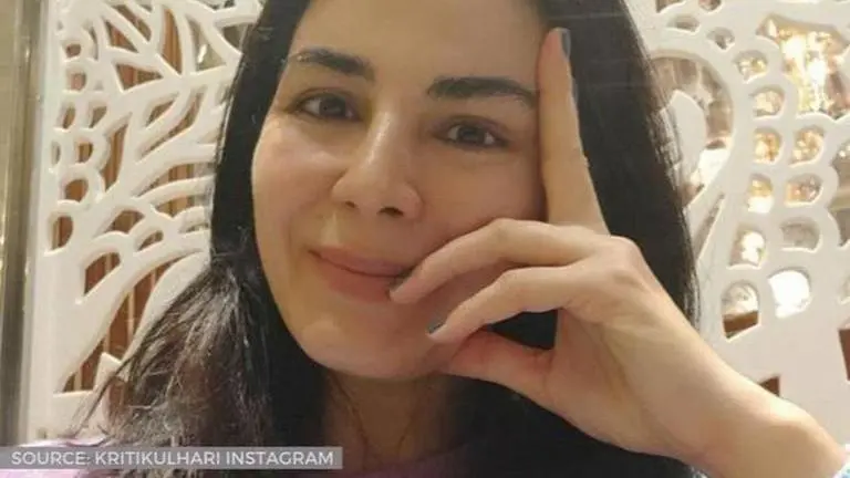 Kirti Kulhari's first attempt at riding a bike has everyone freaking out; watch Kirti kulhari