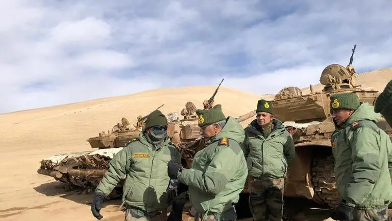 Army chief Gen Naravane visits forward posts in eastern Ladakh; reviews situation amid Sino-India military standoff