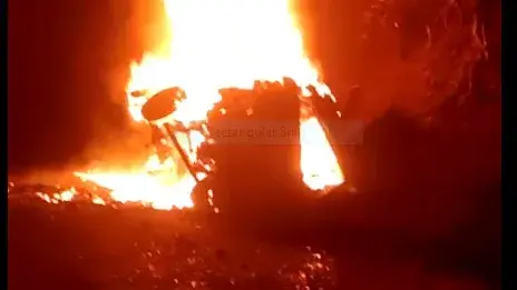 Massive fire breaks out in passenger bus enroute Aron in MP's Guna Guna fire