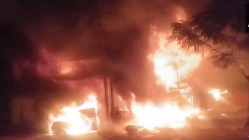 Maharashtra: Several Shops Gutted After Massive Fire Breaks Out in ...