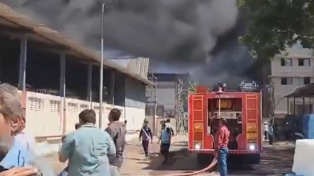 Fire Breaks Out in Company in Gujarat’s Valsad Area | Republic World