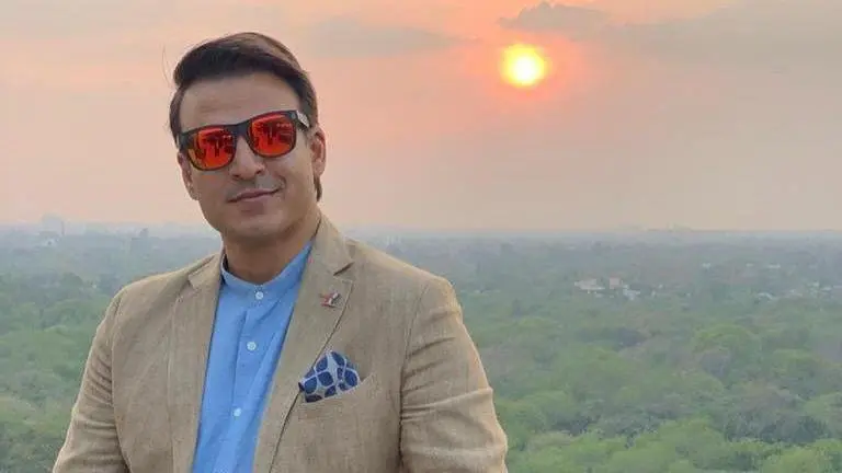 Vivek Oberoi thanks CISF personnel for serving the country amid ongoing pandemic Vivek Oberoi thanks CISF personnel for serving the country amid ongoing pandemic