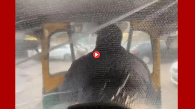 Delhi auto-rickshaw driver comes up with unique technique to battle winter Delhi