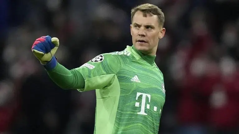 Manuel Neuer returns to training with Bayern Munich’s goalkeepers after he broke his leg skiing Manuel Neuer returns to training with Bayern Munich’s goalkeepers after he broke his leg skiing