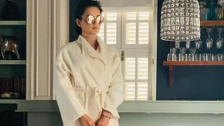 Kangana Ranaut misses 'first snowfall' at hometown Manali, shares 'chilling' pictures Kangana Ranaut misses 'first snowfall' at hometown Manali, shares 'chilling' pictures