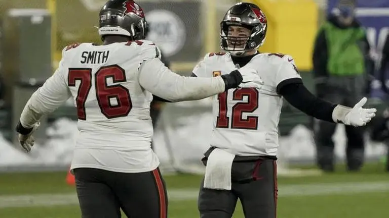 Chiefs open as field goal Super Bowl favorites