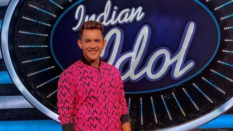 Aditya Narayan posts a cute picture with fiance Shweta Agarwal ahead of their wedding Aditya Narayan