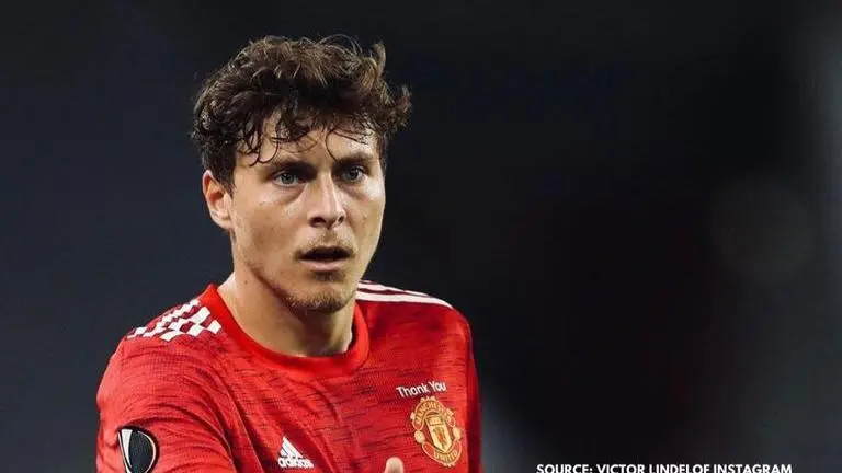Man United defender Victor Lindelof saves elderly woman's bag from a thief in a heroic act man united