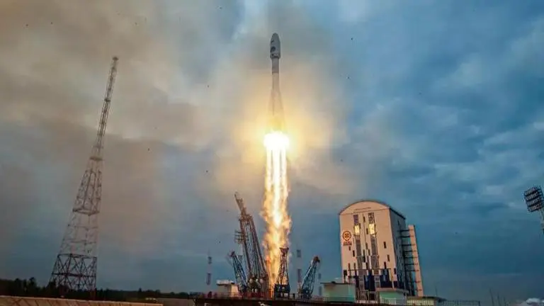 'Emergency situation' at Luna-25, will India's Chandrayaan-3 race past Russian spacecraft? Luna-25