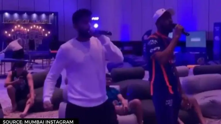 Hardik Pandya, Suryakumar Yadav enjoy in duet while singing classic song: Watch Hardik Pandya and Suryakumar Yadav
