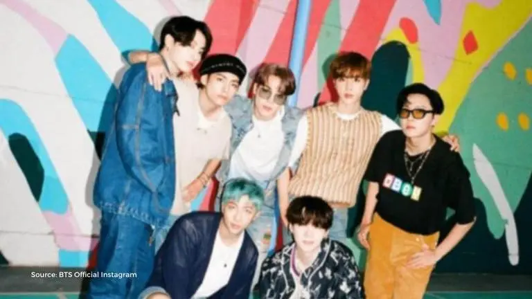 BTS' V clicks a group selfie with chef Baek Jong Won along with band members bts. Bts' V