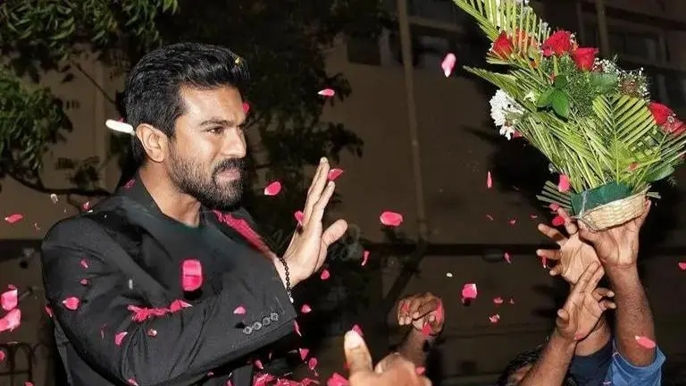 Ram Charan fans euphoric after RRR star returns home to Hyderabad | Watch ram charan