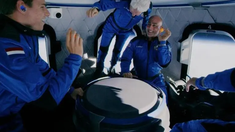 Jeff Bezos and crew hit 3 minutes of weightlessness; here's what they did Jeff Bezos