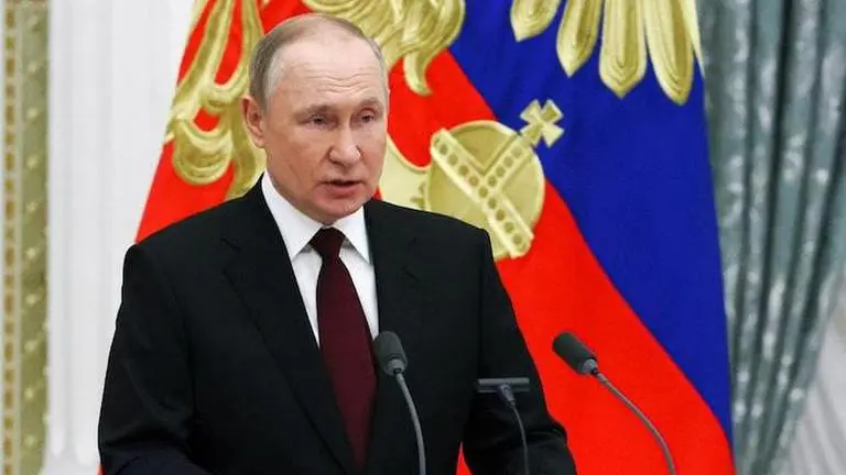Putin claims Russia continues to take steps to stabilize economy & combat sanctions Putin