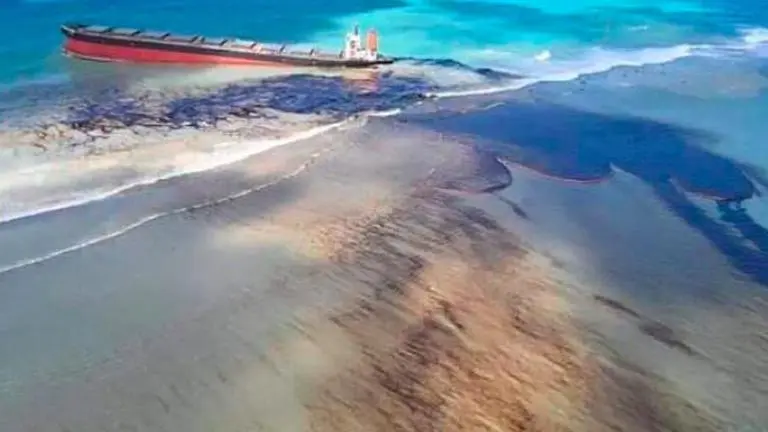 Mauritius tries to counter oil spill from ship