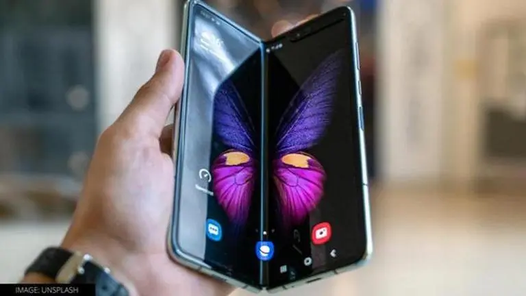 Samsung files patent for hybrid smartphone; consists of both motor and hinge Samsung files patent for a hybrid smartphone, consists of both motor and hinge