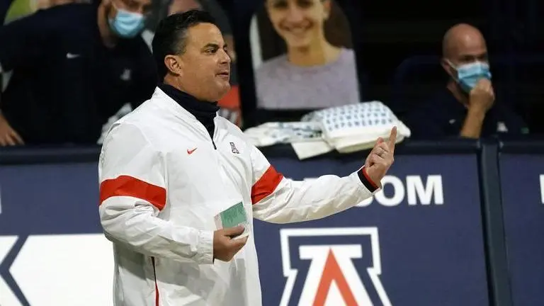 Arizona men's basketball self-imposes 1-year postseason ban