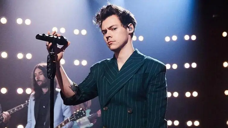 After Bebe Rexha, Harry Styles gets hit in the eye at his concert in Vienna | Watch Harry Styles