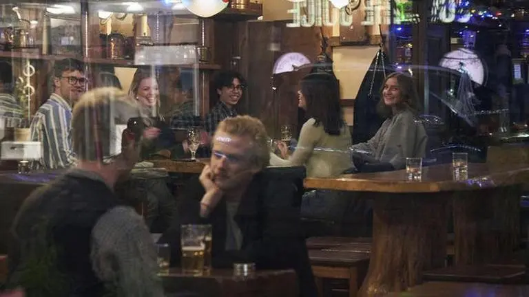 Sweden sticks to 'low-scale' lockdown as 900 people succumb to coronavirus Sweden sticks to 'low-scale' lockdown as 900 people succumb to coronavirus