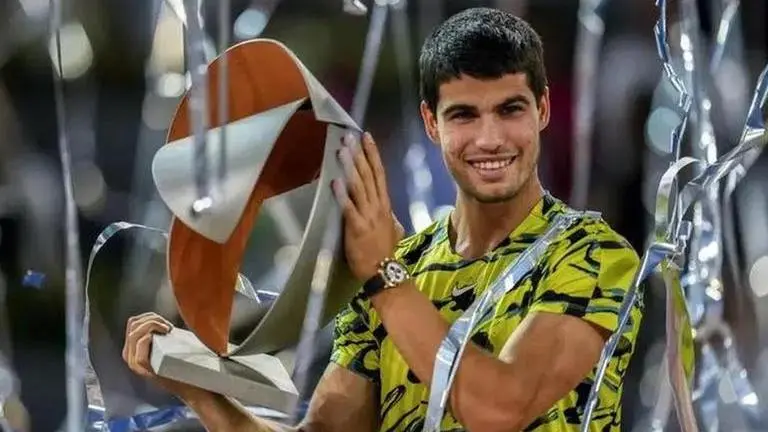 Alcaraz jumps Djokovic, returns to No. 1 in ATP rankings; Medvedev No. 2; Swiatek leads WTA Carlos Alcaraz