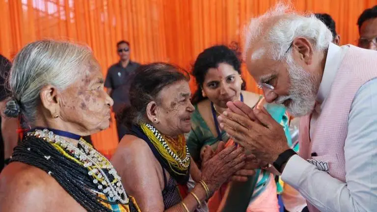 PM meets Tulsi Gowda and Sukri Bommagowda, Padma recipients from Karnataka