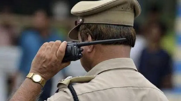 Noida: 12 arrested, 775 vehicles penalised for violating COVID-19 curbs Noida: 12 arrested, 775 vehicles penalised for violating COVID-19 curbs