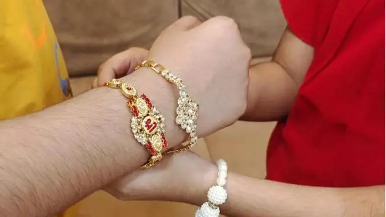 Happy Rakhi 2022: Wishes, Messages, Images, Photos and WhatsApp Greetings Raksha Bandhan Wishes