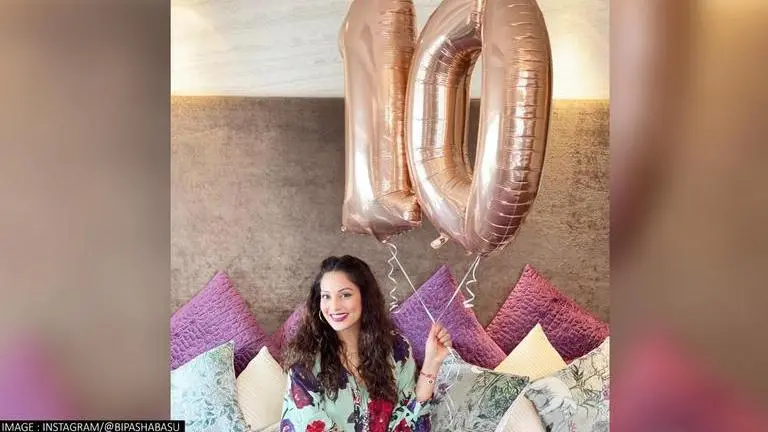 Bipasha Basu hits 10 Million followers on Instagram, thanks fans for 'love and good vibes' Bipasha Basu