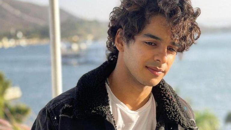 Ishaan Khatter shows off sexy smouldering beach look adding to his yin ...