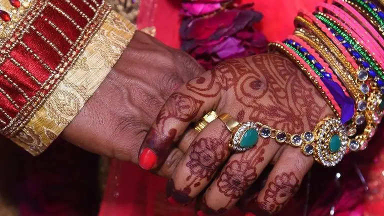 UP cop marries 'second time'; booked for cheating Uttar Pradesh